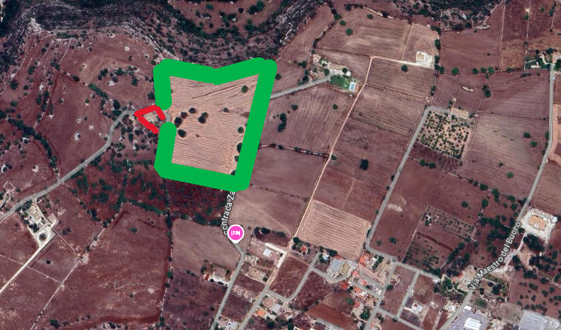 Caseggiato con terreno 10 Ha